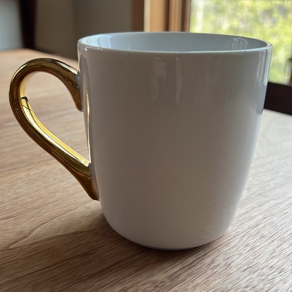 “I’m too pretty to work”. Mug white with metallic handle and writing. - Picture 3 of 4